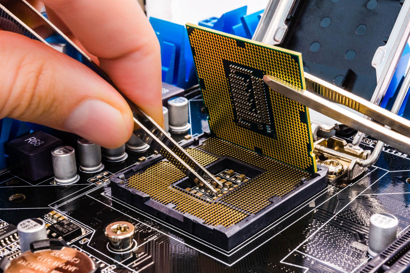 31589873 – repair of the computer with two tools Computer Science A.S.