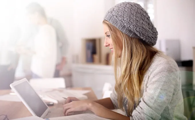 female student using Ocean Connect