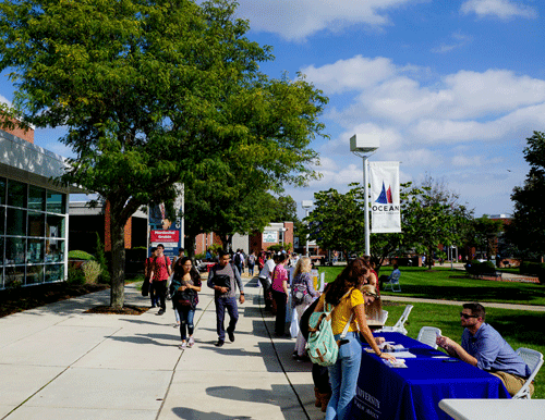 students talking with colleges at the transfer fair